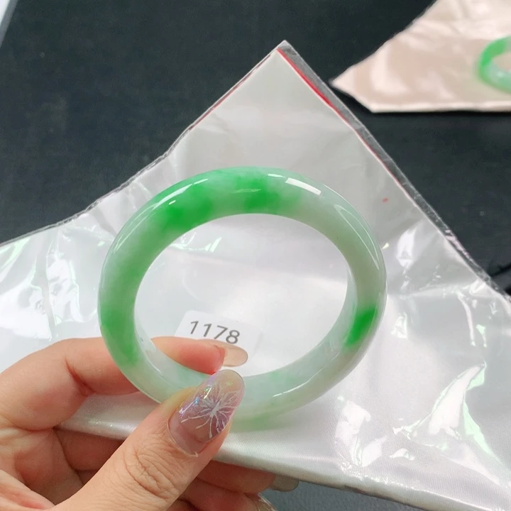 翡翠手镯未镶嵌03。