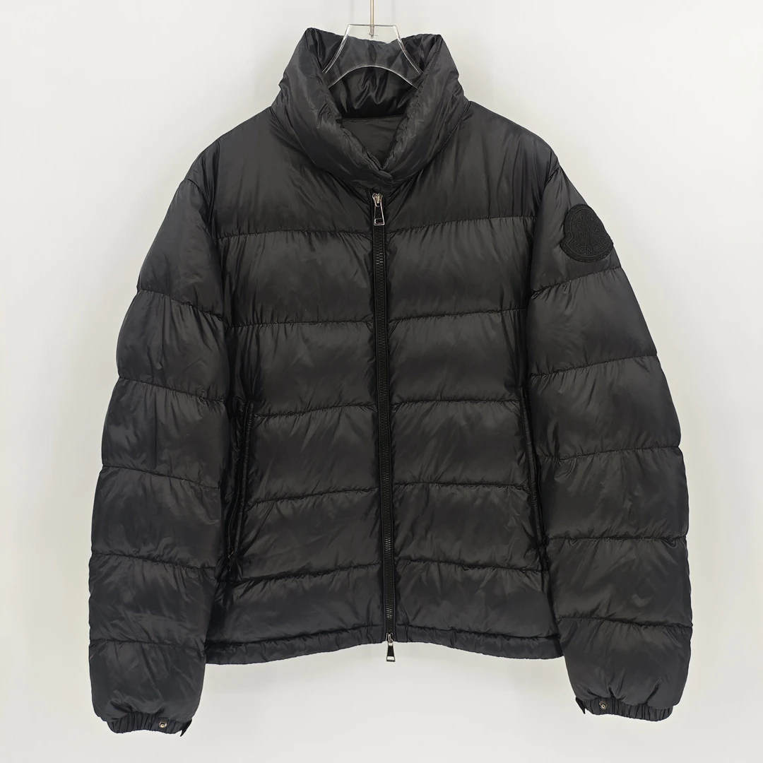 99新 MONCLER 蒙口  黑色厚款徽标刺绣羽绒服/3码/Sw24718
