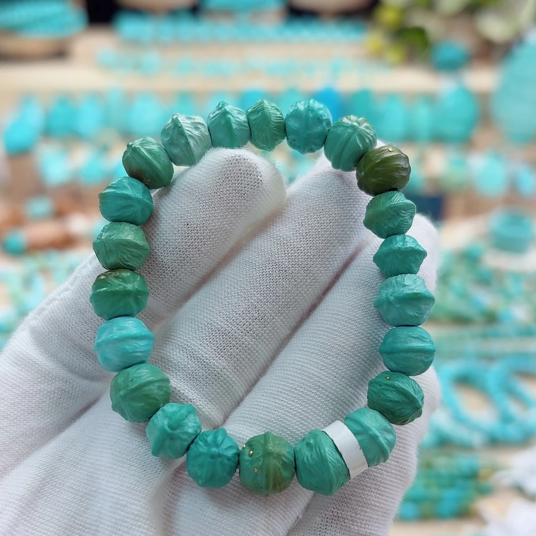 绿松石未镶嵌珠宝奇石