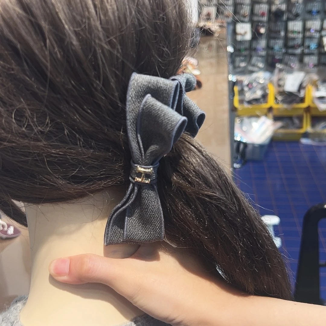 布艺非金属灰色香蕉夹H