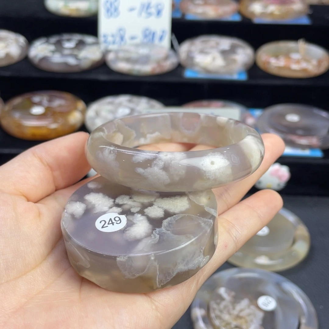 石英质玉手镯未镶嵌草****琢54/249