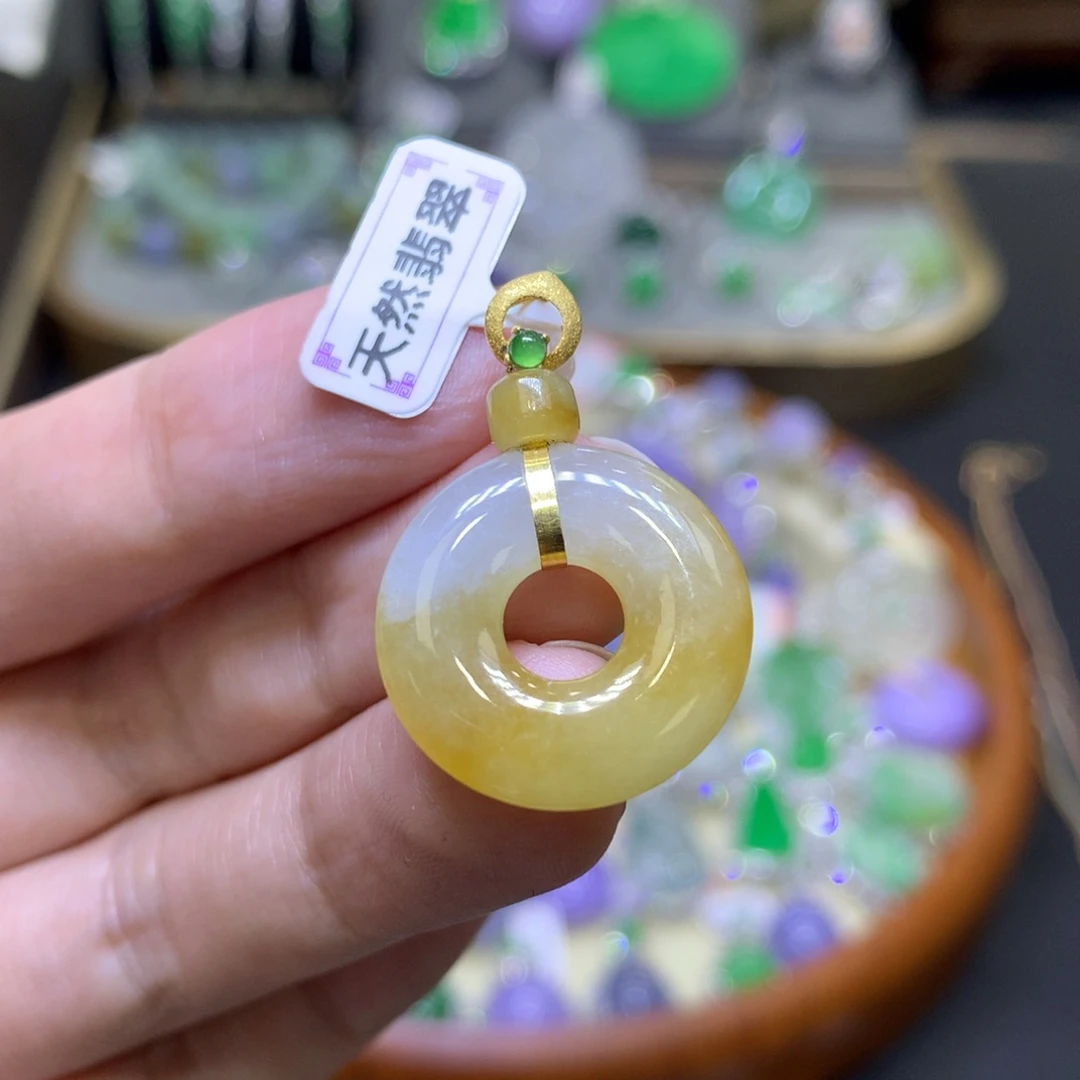 翡翠18K金镶嵌颈饰翡翠吊坠项链