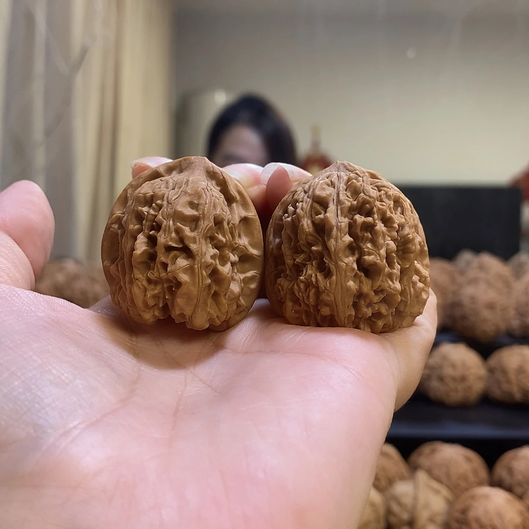 把件文玩核桃33梨木台有伤