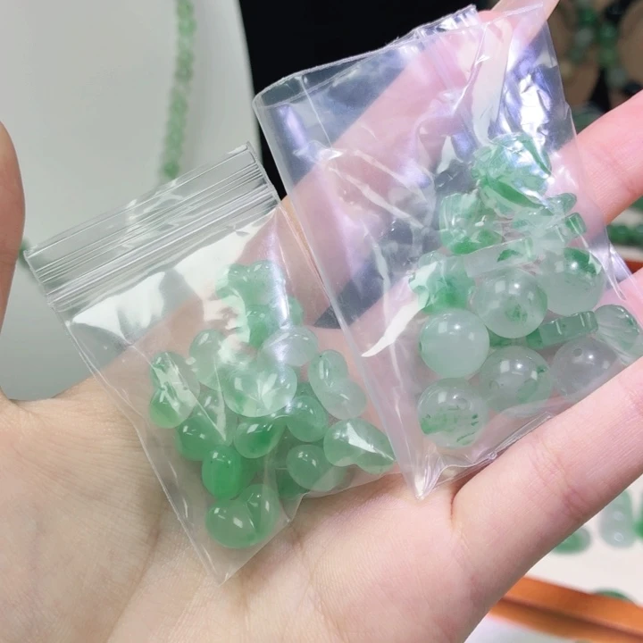 是***呀石英质玉（非洲翠）未镶嵌颈饰