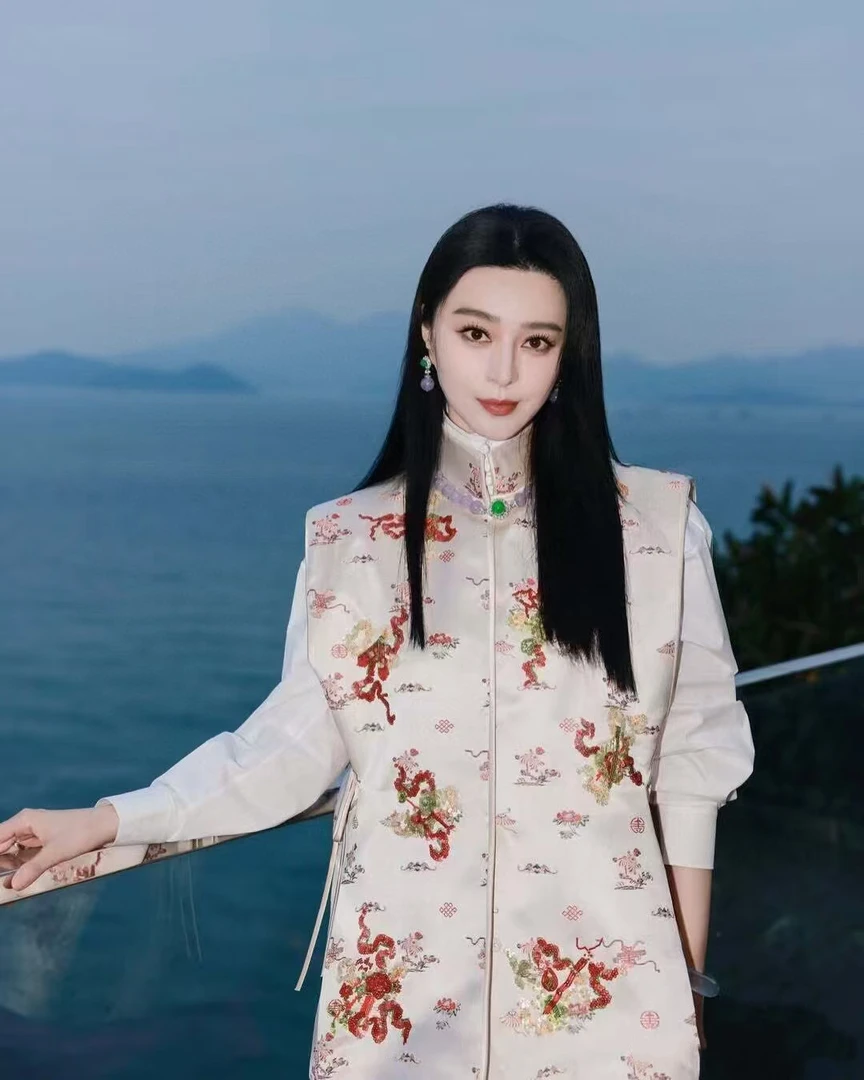 玛薇丝【华流】宋锦提花手工订珠马夹