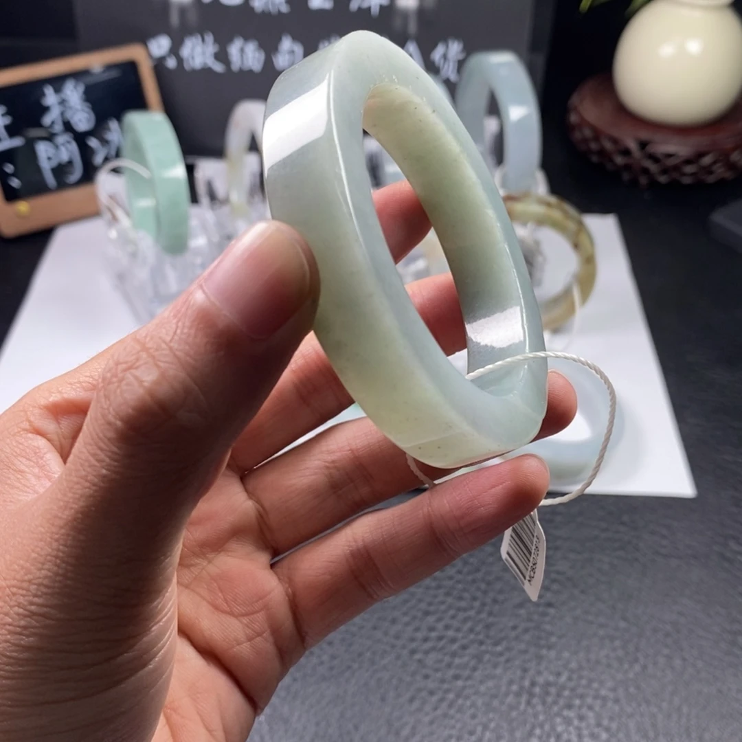 未镶嵌手镯定制翡翠