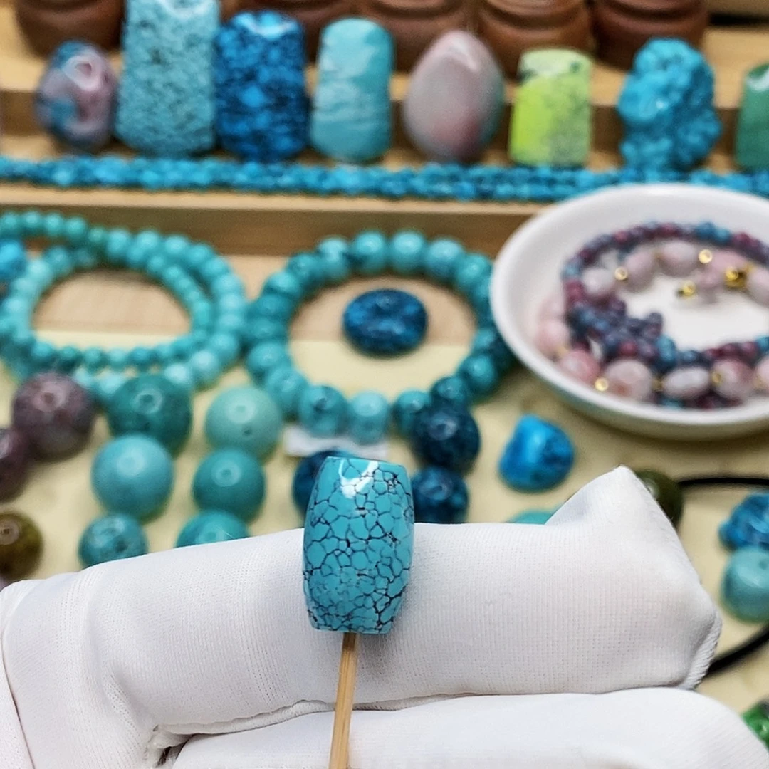 绿松石未镶嵌珠宝奇石