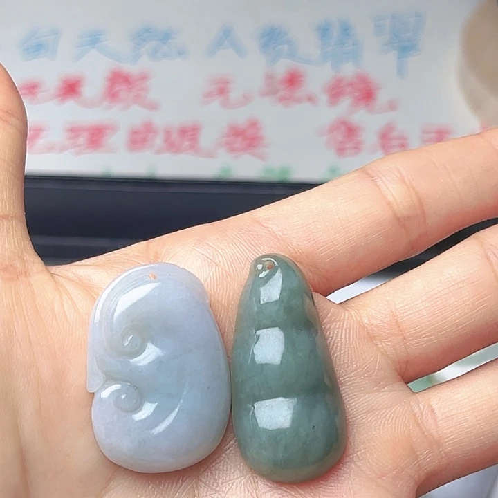 翡翠未镶嵌颈饰如意和豆子