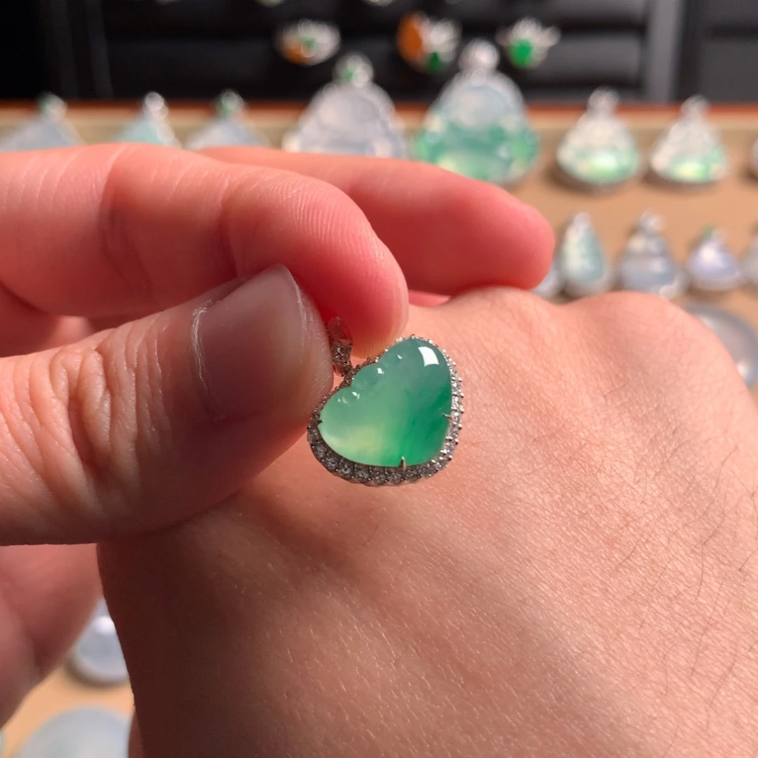 翡翠吊坠(不含链)18K金镶嵌