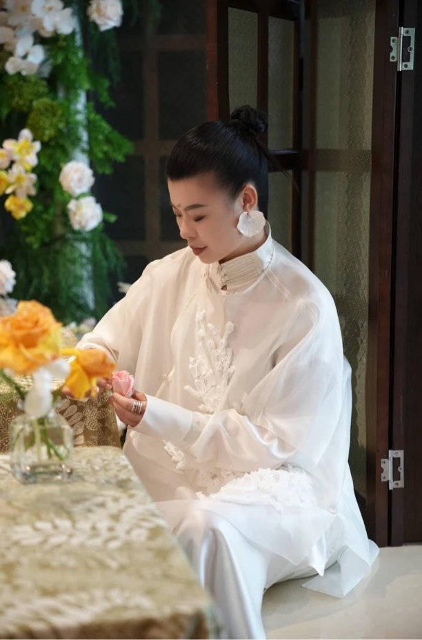 【云纱叠萼】圆领重工立体盘花欧根纱上衣