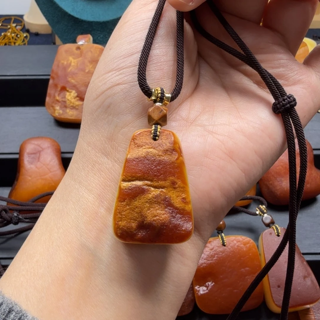琥珀吊坠(赠链)未镶嵌