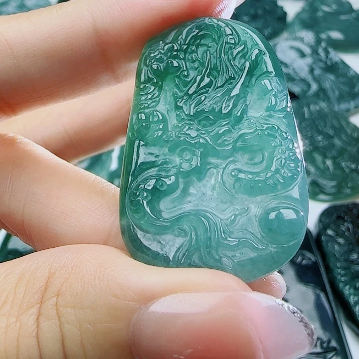 翡翠未镶嵌颈饰多样性发货天然的A货翡翠