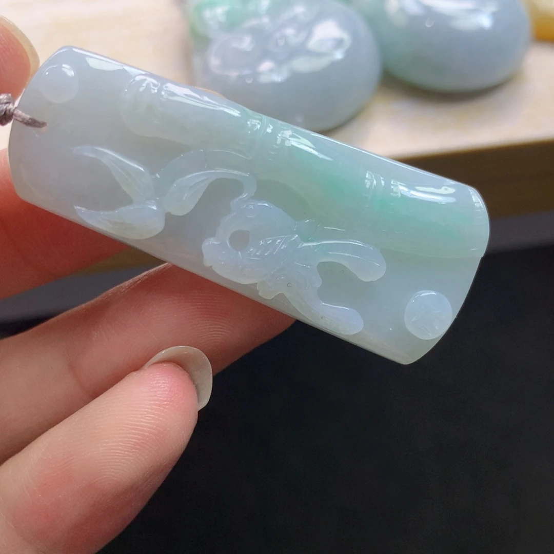 颈饰未镶嵌翡翠吊坠