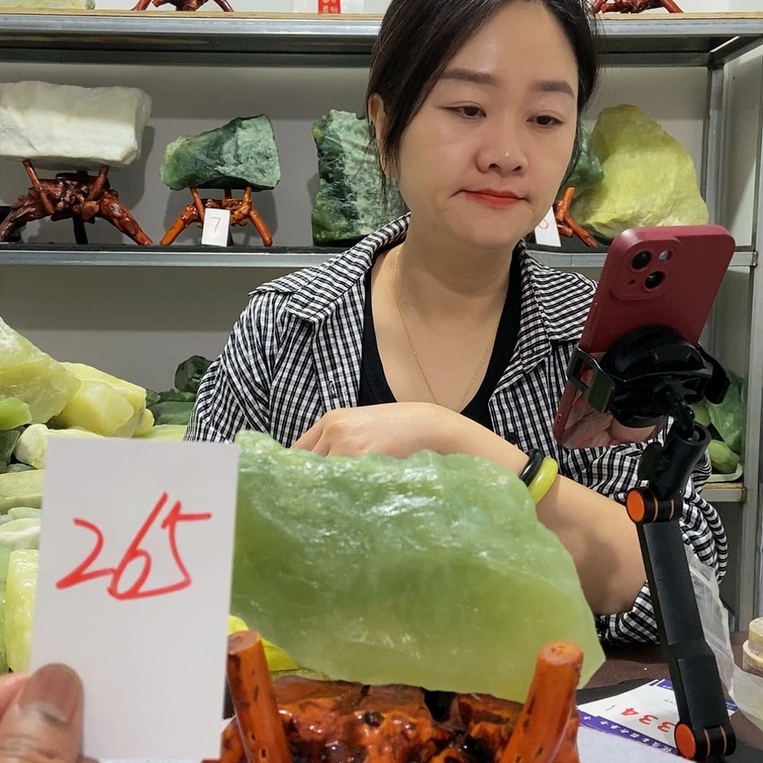 蛇纹石玉未镶嵌原石潇*哥