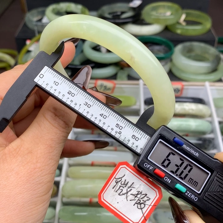 蛇纹石玉未镶嵌手镯979