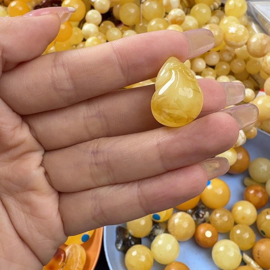 琥珀未镶嵌珠宝奇石