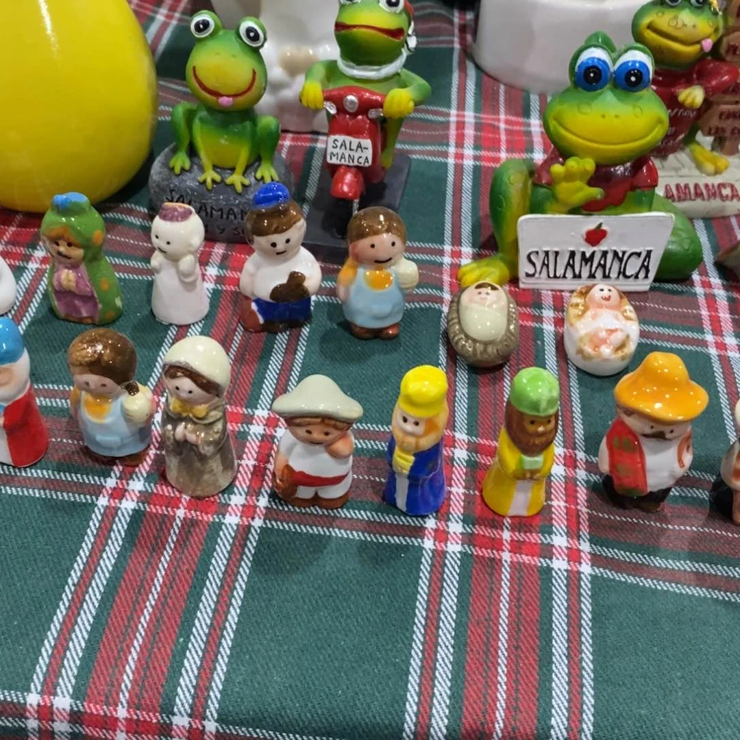 摆件9个小人新店开播，9.9包邮发货