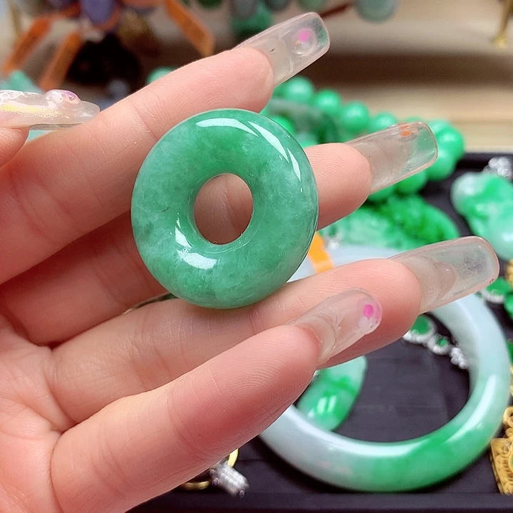 翡翠未镶嵌颈饰翡翠