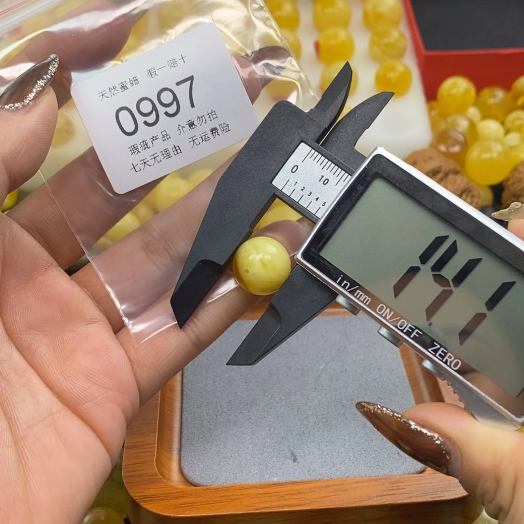 帅****琥珀未镶嵌裸石997