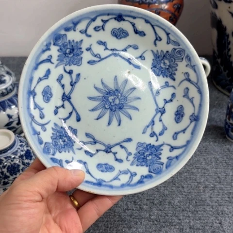 张*宇一个青花缠枝花卉赏盘