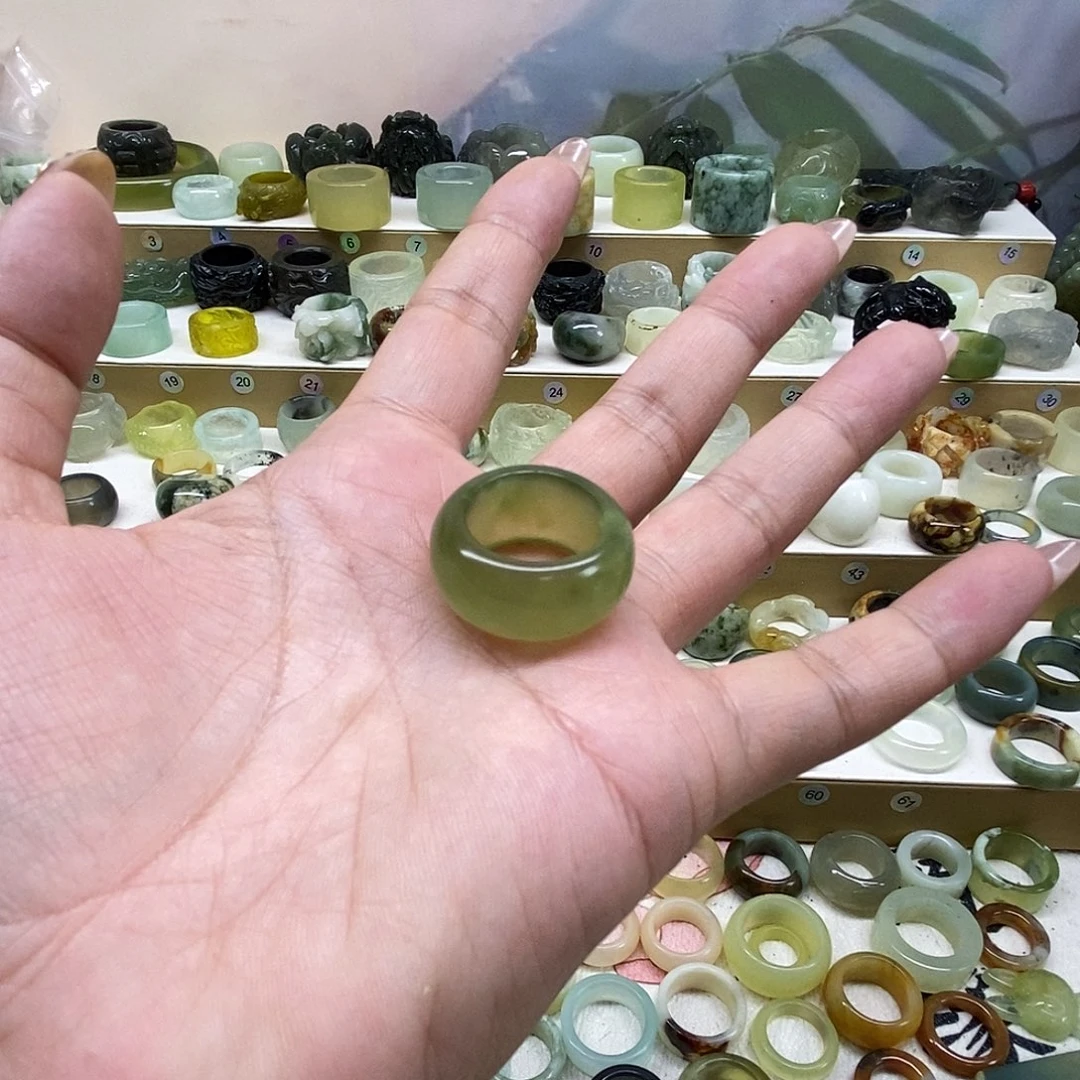 静****岫玉未镶嵌天然岫玉戒指