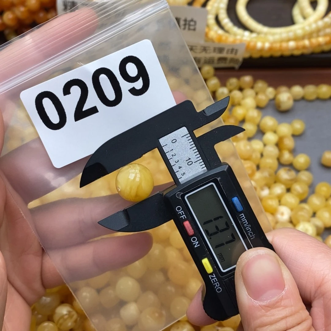 蜜蜡珠宝奇石未镶嵌