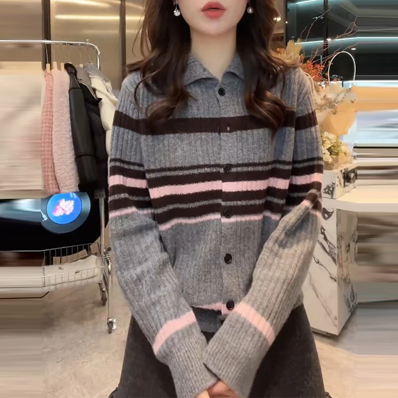 高级感撞色条纹翻领单排扣针织开衫女2025冬季新款宽松显瘦上衣潮