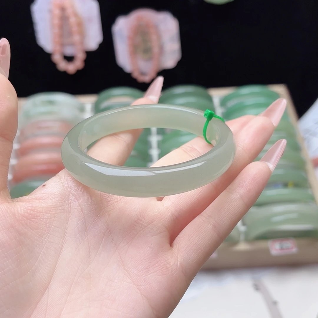 石英质玉未镶嵌手镯60