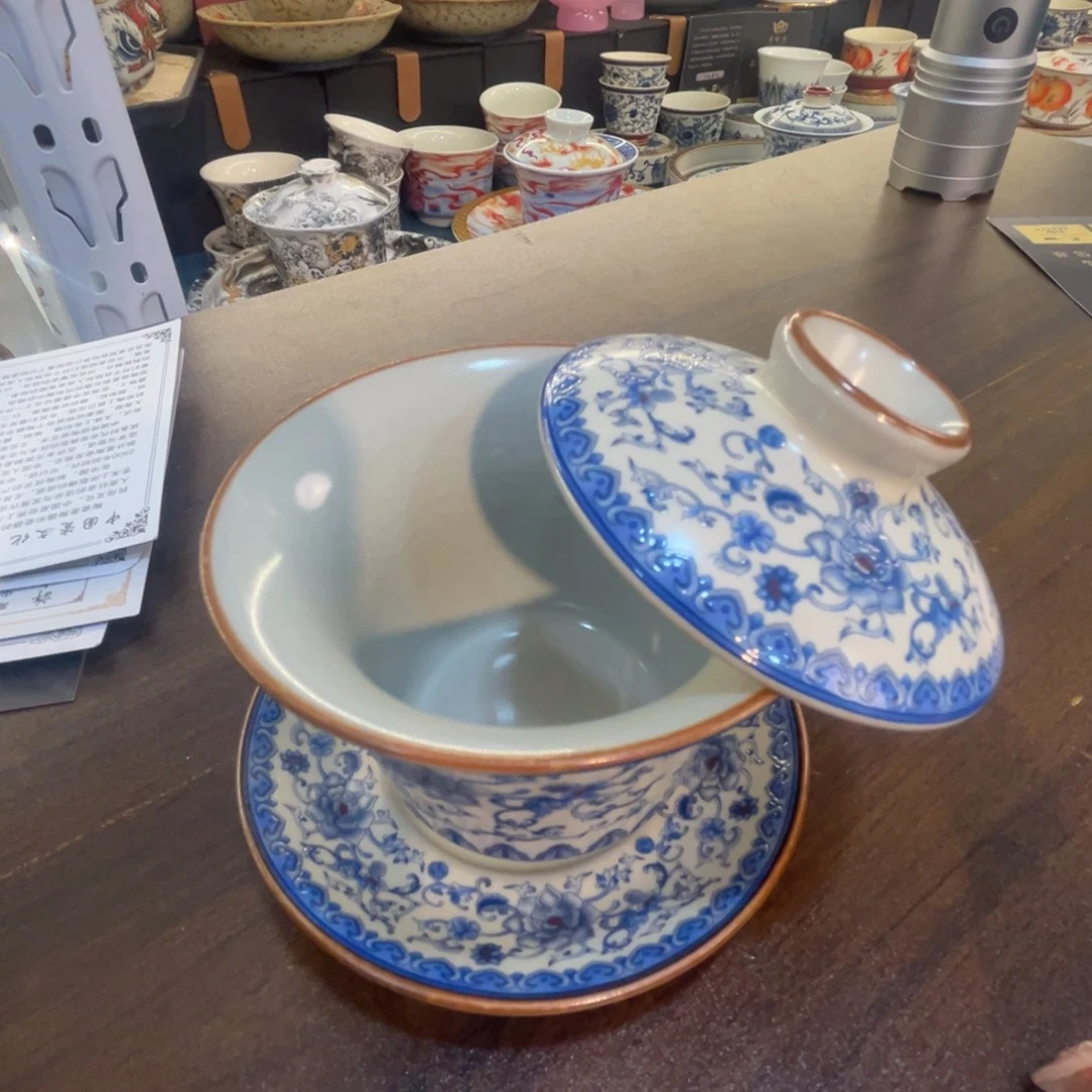 这些盖碗很漂亮我很喜欢！！