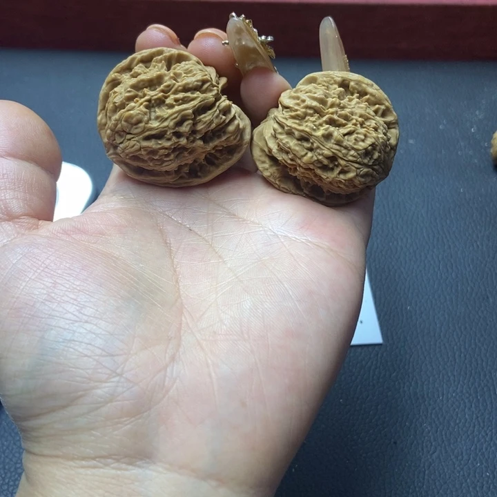 文玩核桃吊坠隔**王南疆的时候