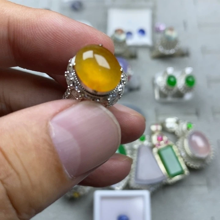 未镶嵌定制翡翠高冰黄11.5mm