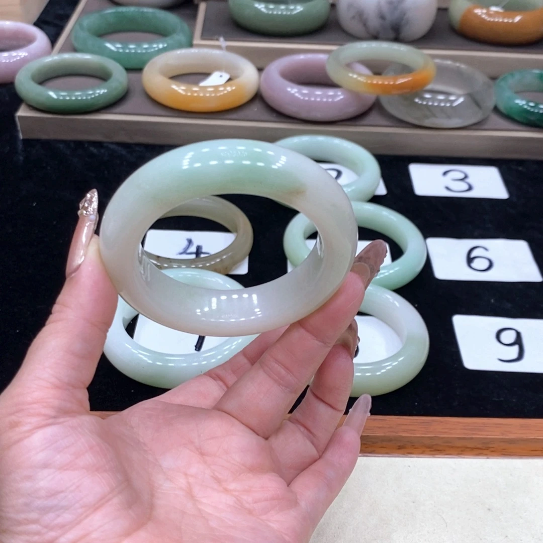 石英质玉未镶嵌手镯