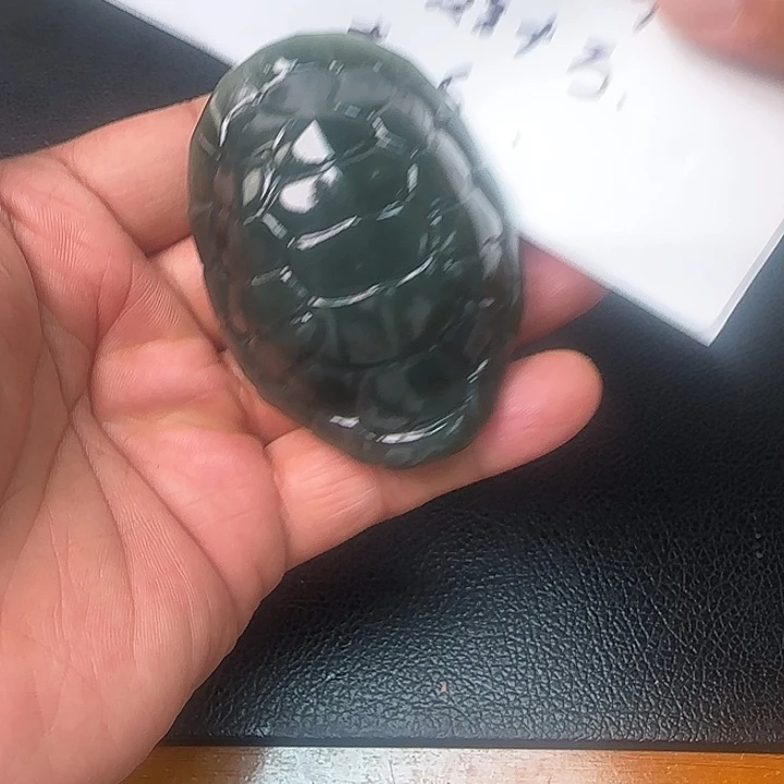 和田玉未镶嵌把件