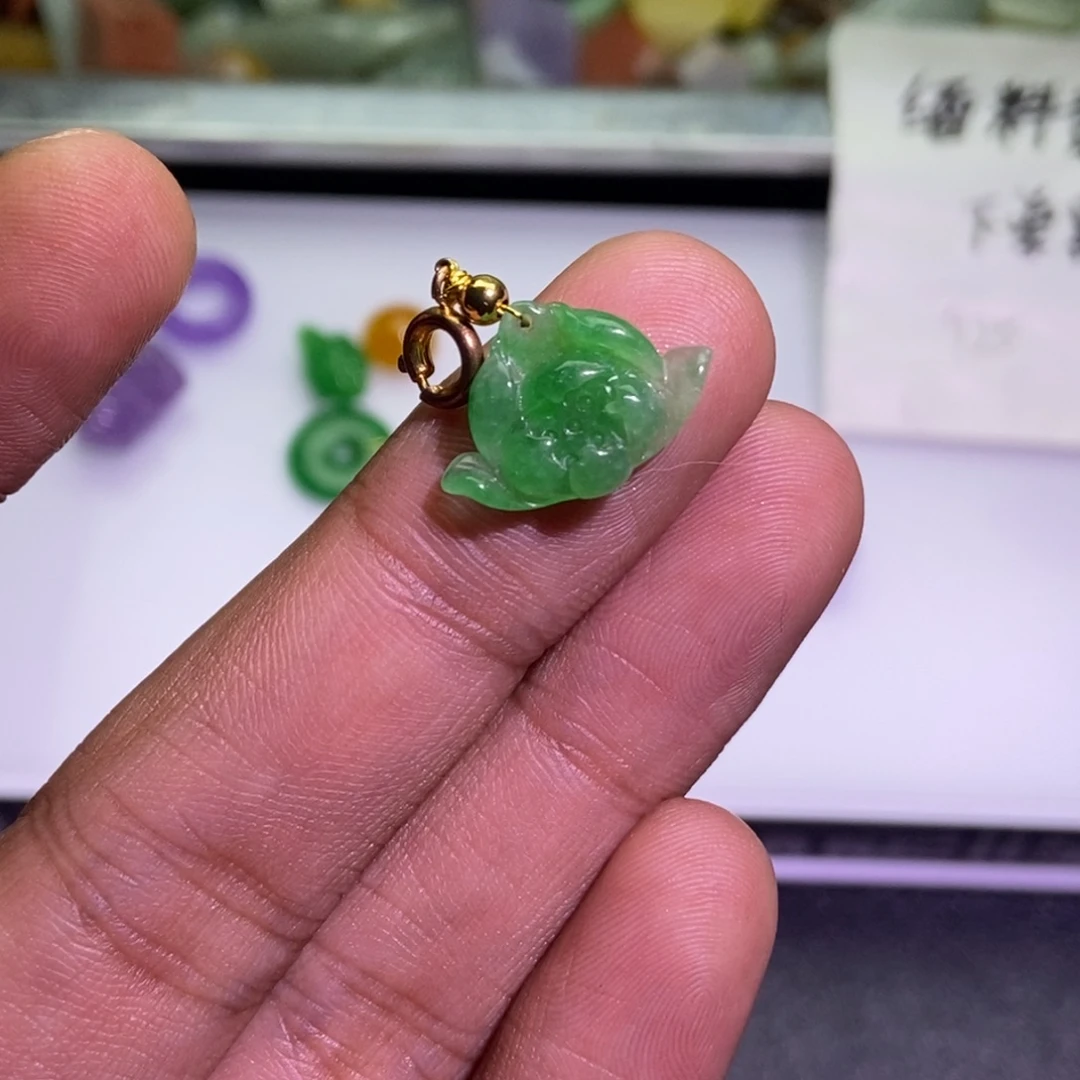 翡翠未镶嵌颈饰吊坠