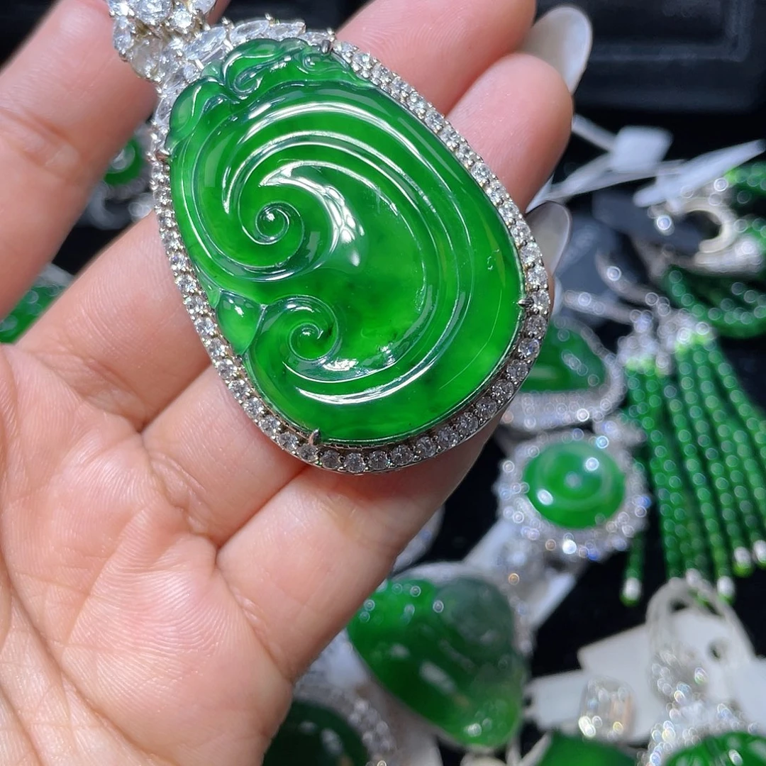 翡翠颈饰银S925镶嵌妙****）翡翠