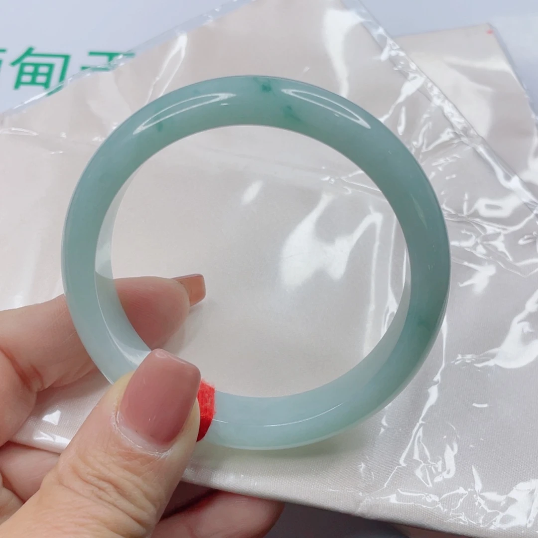 未镶嵌手镯翡翠周***姐