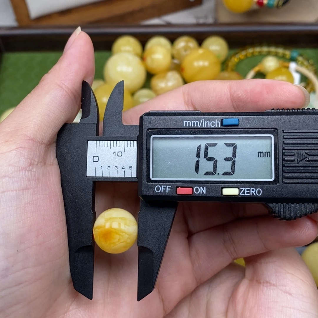 未镶嵌琥珀珠宝奇石