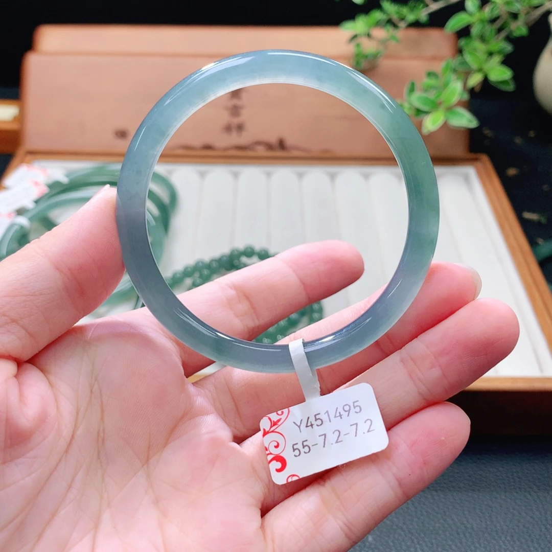 翡翠未镶嵌手镯（圆镯）