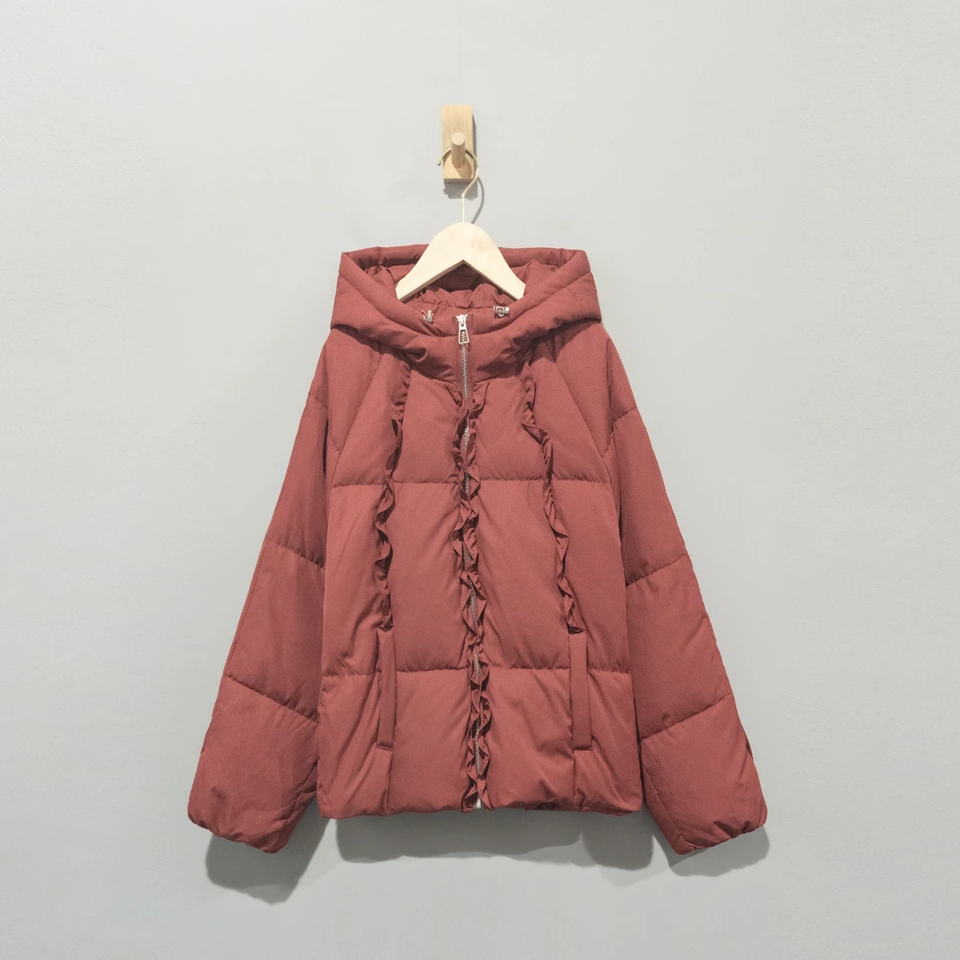 【且听风吟】0517229新国标90白鸭绒连帽花边短款百搭保暖羽绒服