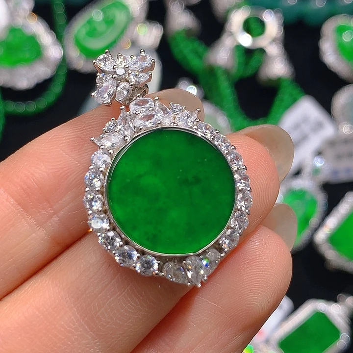 翡翠颈饰未镶嵌翡翠