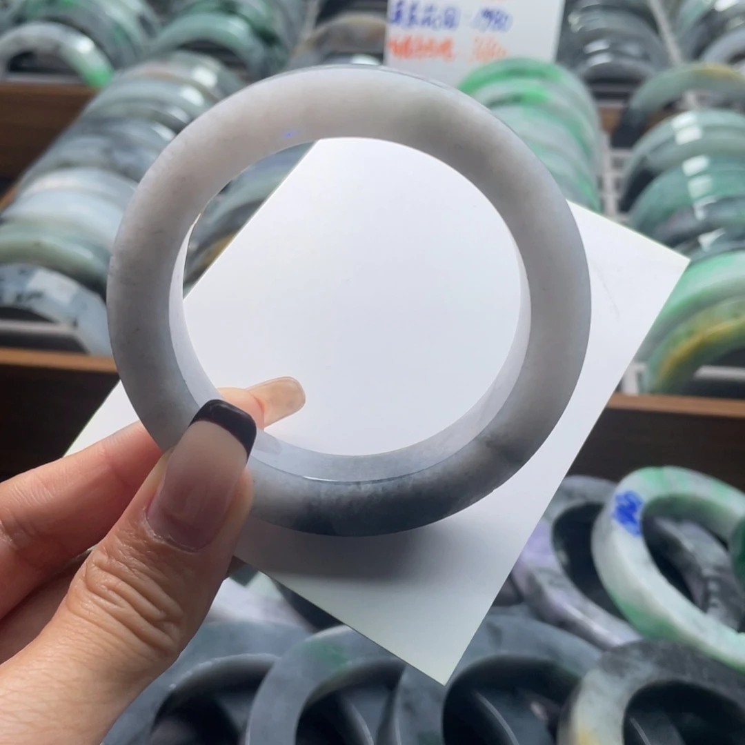 定制翡翠未镶嵌翡翠手镯