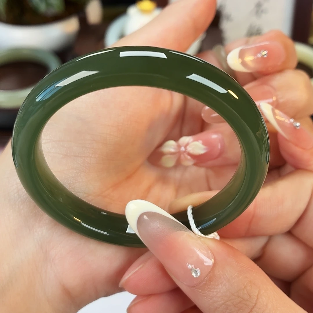 和田玉未镶嵌手镯