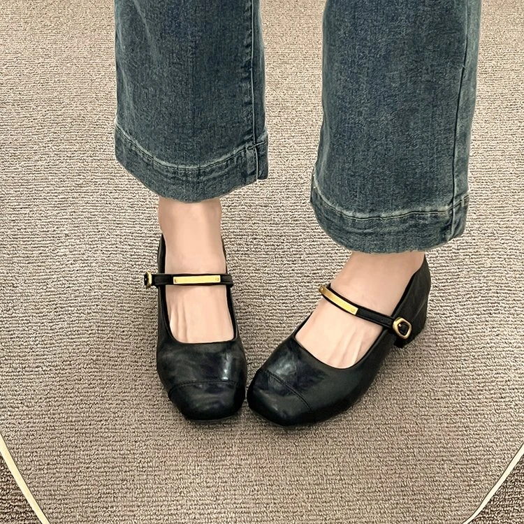 方头百搭小皮鞋女2025春季新款白色高级法式玛丽珍鞋粗跟平底单鞋