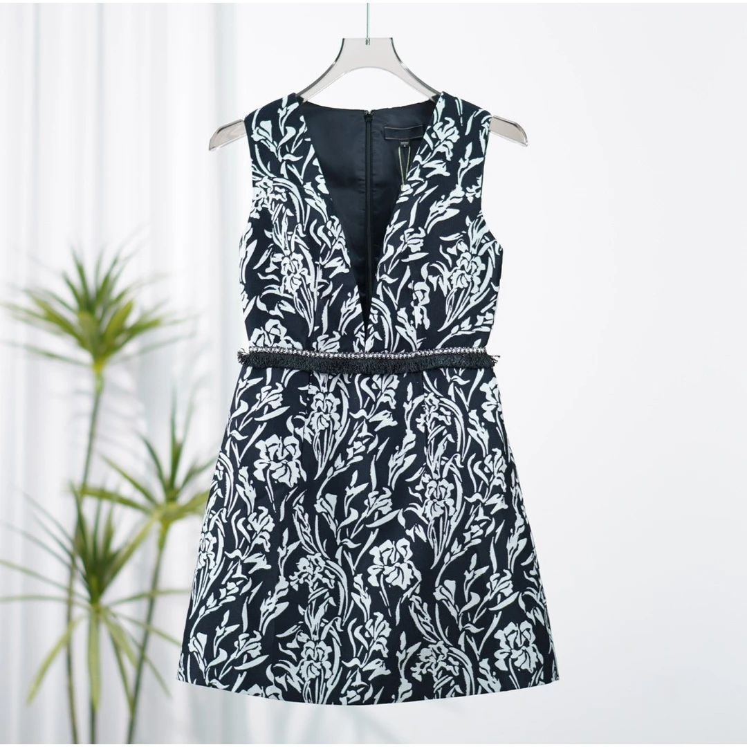 艾系列  F443  女装简约时尚连衣裙黑色M76A0304