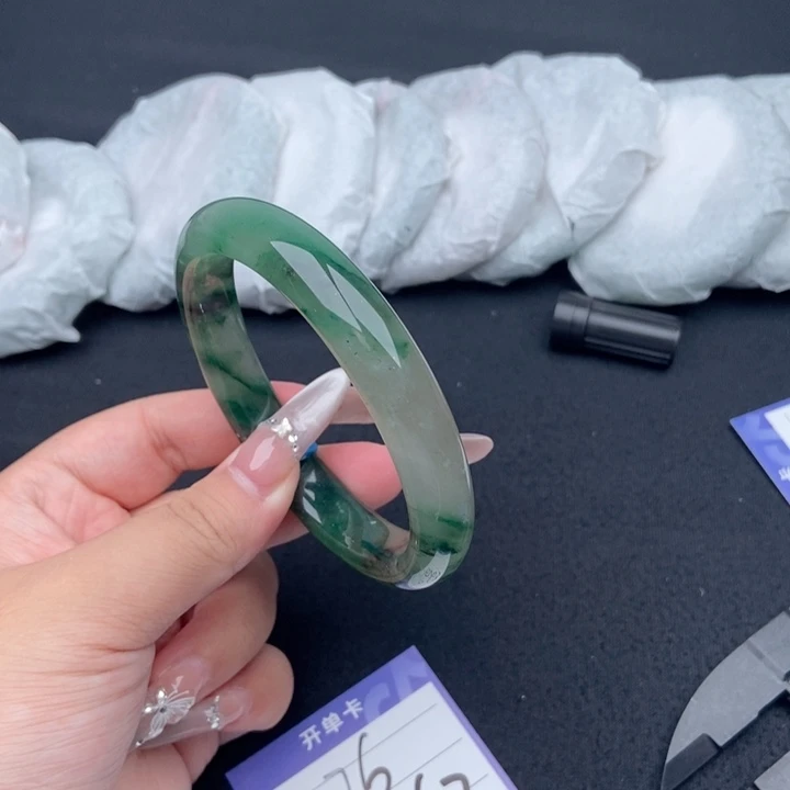 石英质玉（非洲翠）手镯未镶嵌76