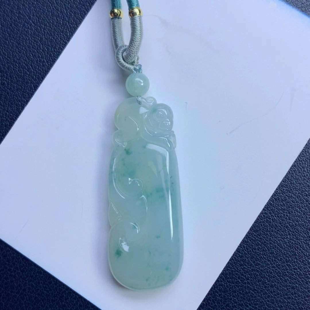 翡翠未镶嵌颈饰如意