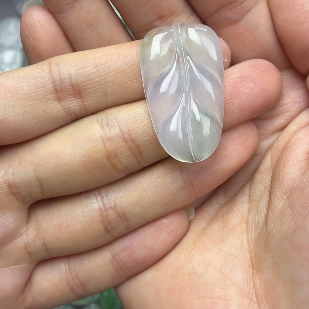 翡翠未镶嵌颈饰大叶子