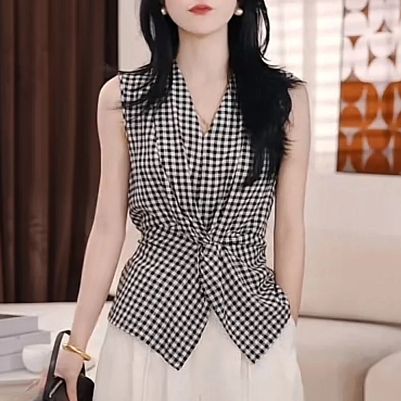 设计感扭结黑白格子背心2025夏季新款衬衫女收腰显瘦无袖上衣
