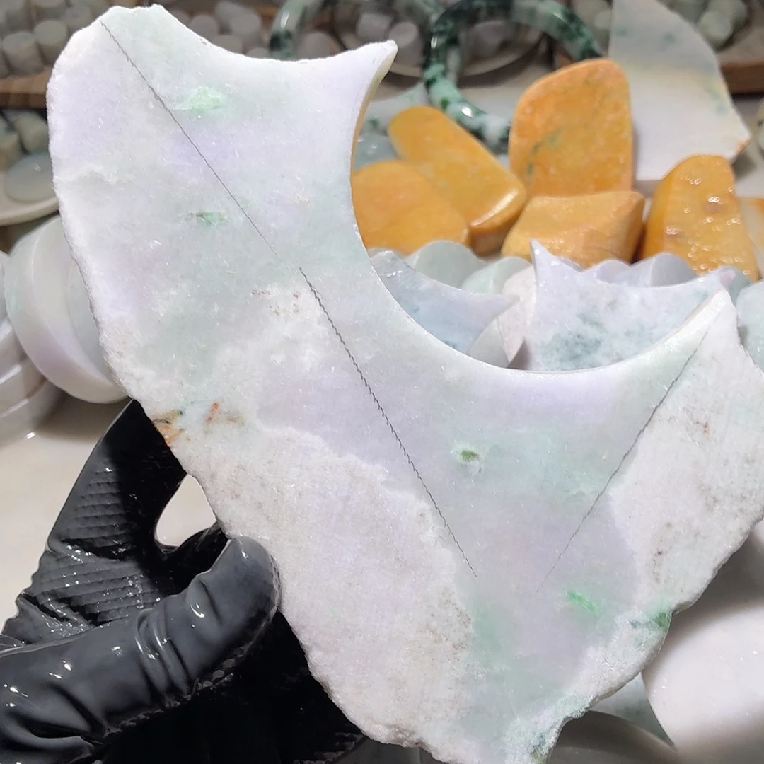 翡翠未镶嵌颈饰边角料