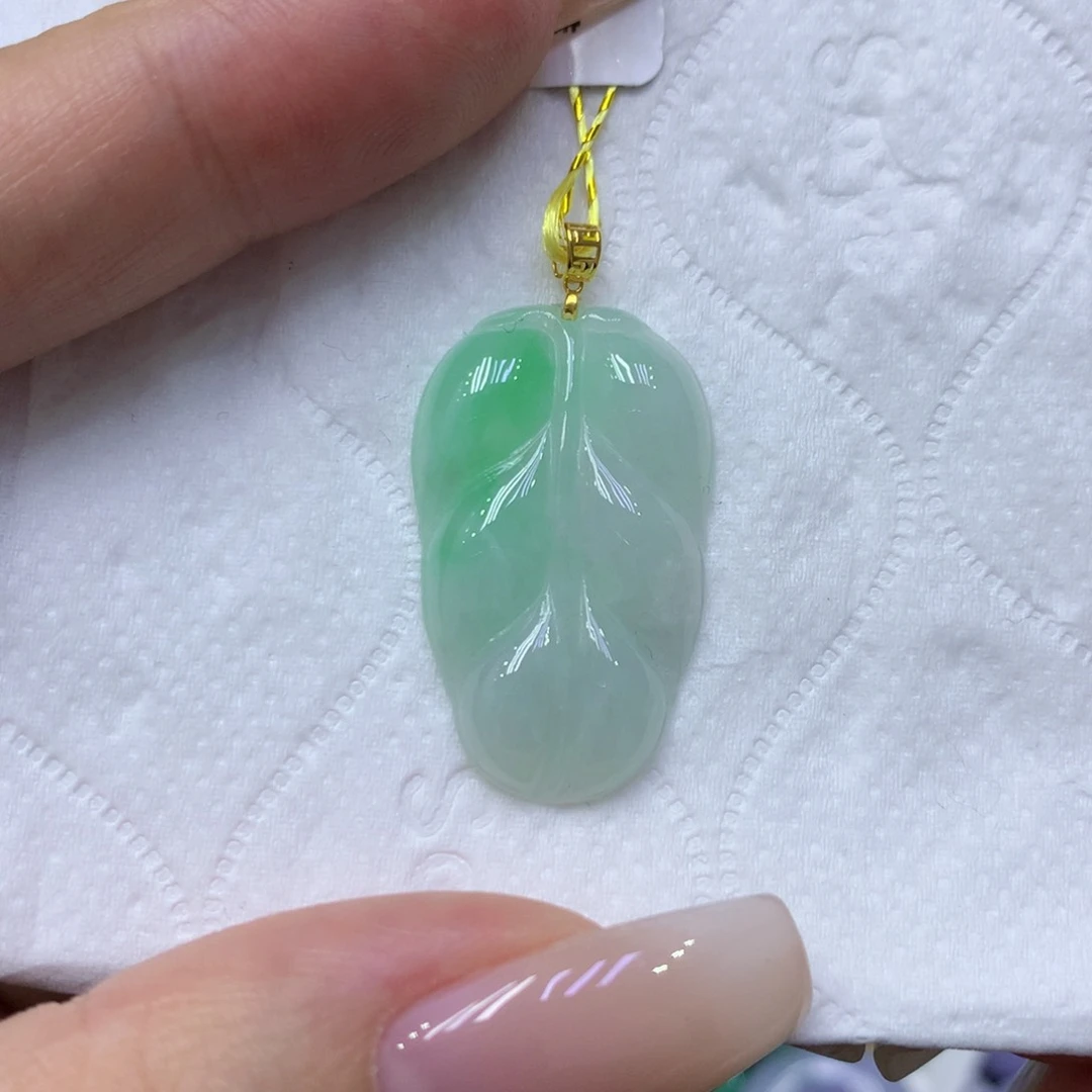 颈饰18K金镶嵌翡翠